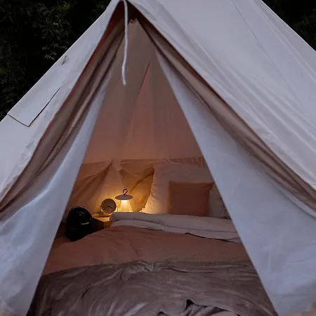 Voodoo Glamping ラグジュアリーテント Únětice
